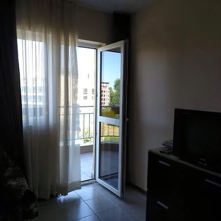 Sanny Garden Апартамент *